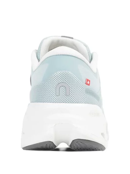 Sneakerși On albastru