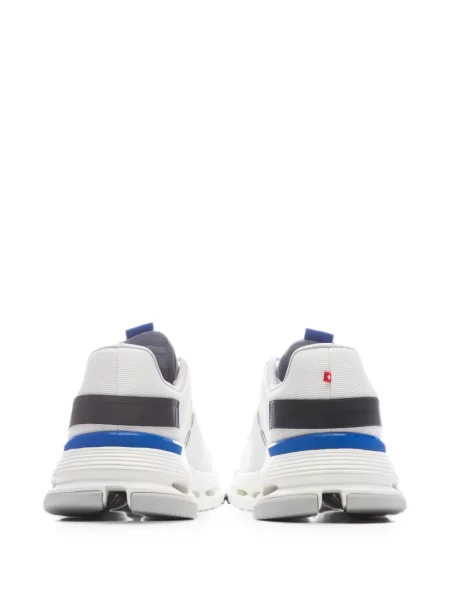 Sneakerși On alb