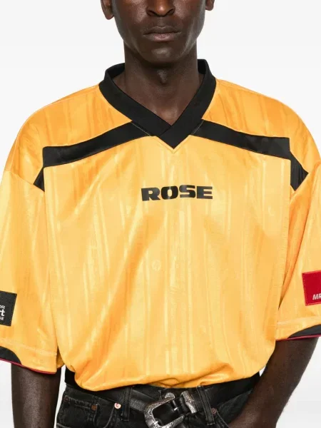 Тениска Martine Rose с V-образно деколте жълто