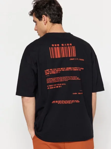 Tricou Trendyol cu imagine cu mâneci scurte cu decolteu rotund negru