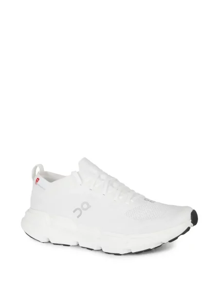 Sneakerși On alb