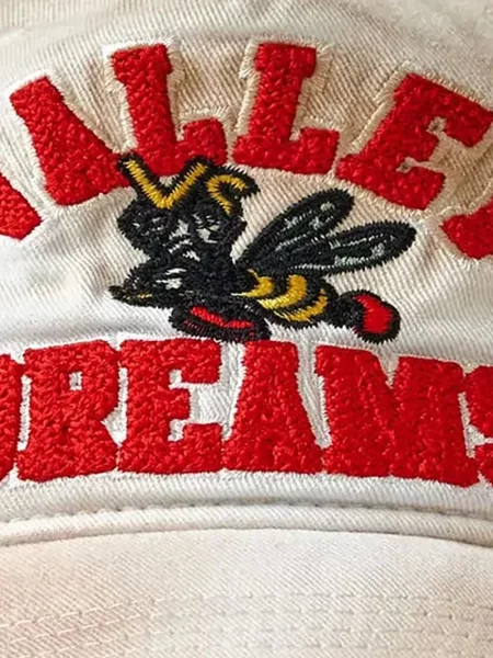 Viseltes hatású baseball sapka Vale fehér