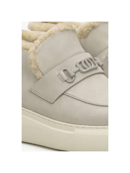 Лоферы Estro серые