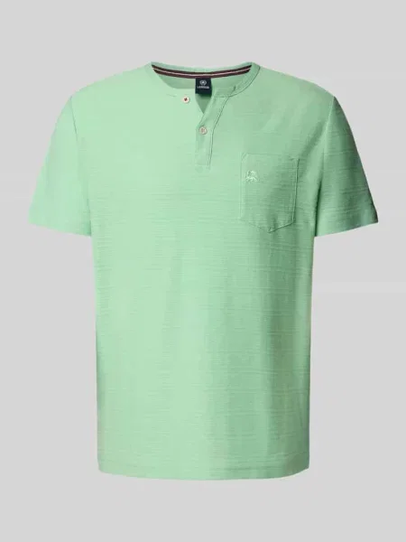 T-shirt z kieszenią na piersi i wyhaftowanym logo model ‘SERAFINO’ Lerros