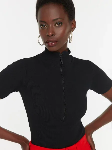 Tricou Trendyol tricotate cu guler de stand-up negru