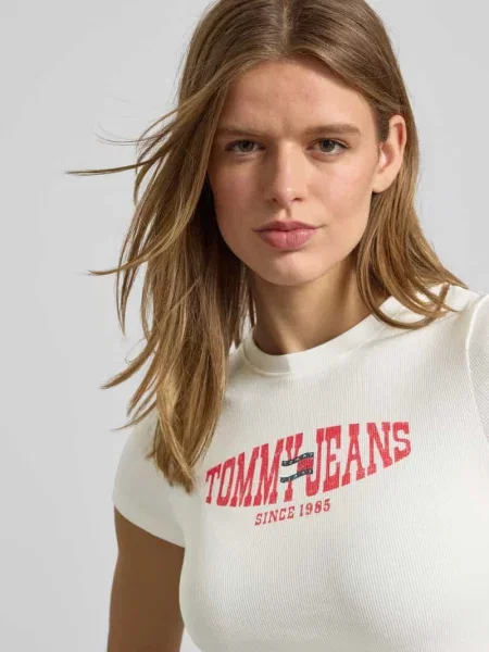 T-shirt o kroju slim fit z mieszanki bawełny Tommy Jeans biała