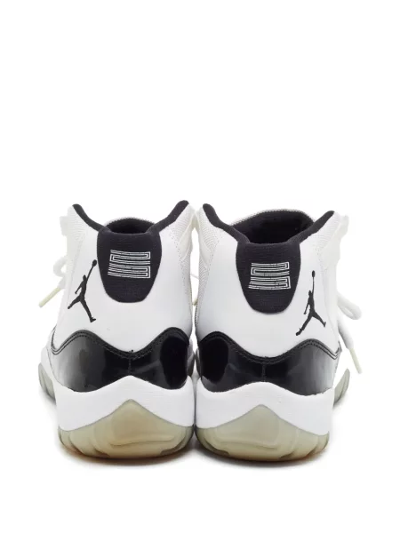 Sneakerși Jordan 11 Retro retro alb