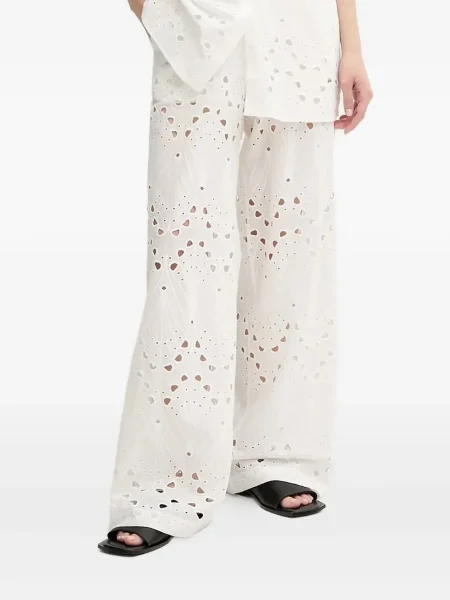 Pantaloni Gestuz cu broderie alb
