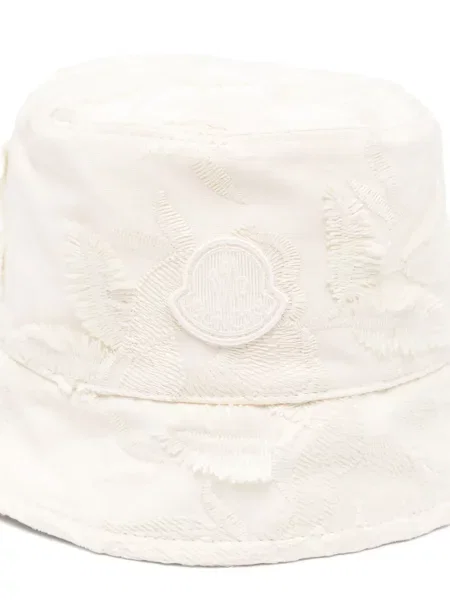Pălărie Moncler cu broderie