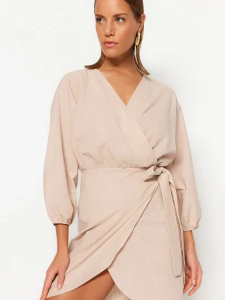 Sukienka mini Trendyol dwurzędowa beżowa