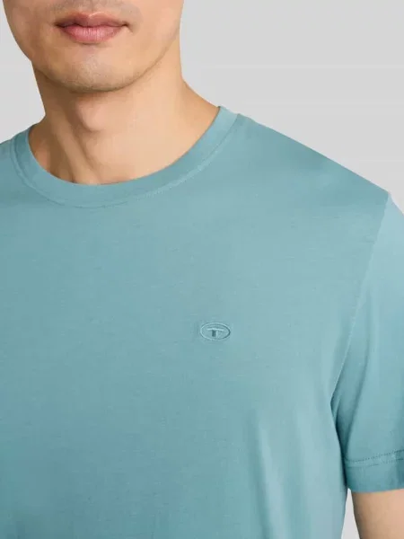 T-shirt o kroju regular fit z czystej bawełny z wyhaftowanym logo Tom Tailor niebieska