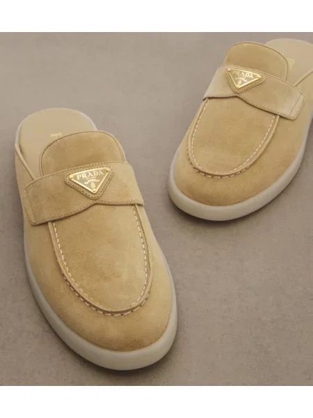 Papuci tip mules Prada din piele de căprioară bej