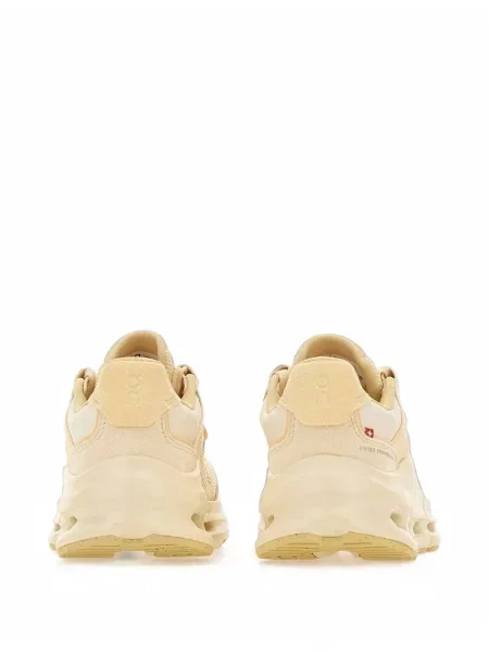 Sneakerși On