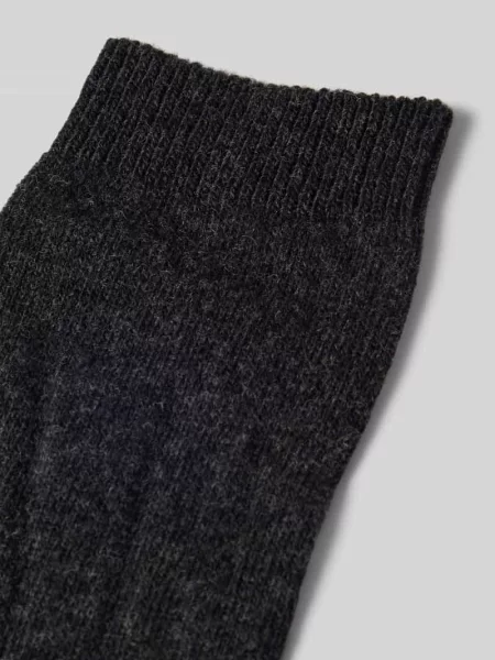 Skarpety z wysokiej jakości mieszanki wełny i kaszmiru model ‘COSY WOOL’ Falke