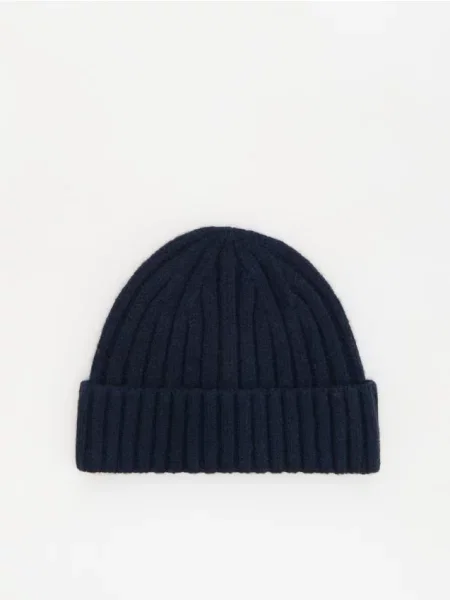 Reserved Čiapka beanie s prímesou vlny tmavomodrá