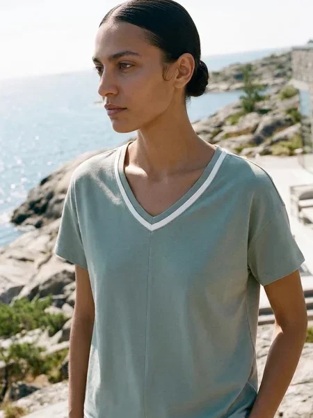Bluza Moodo s V-izrezom bijela