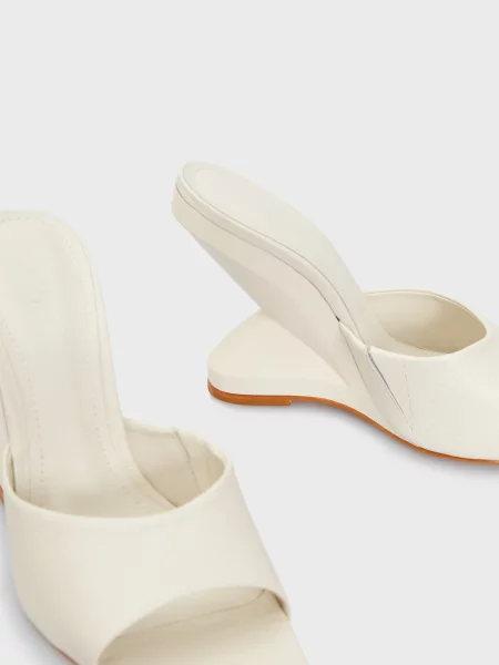 Кожаные мюли Schutz белые
