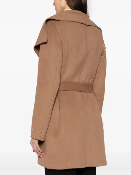 Palton Tahari maro