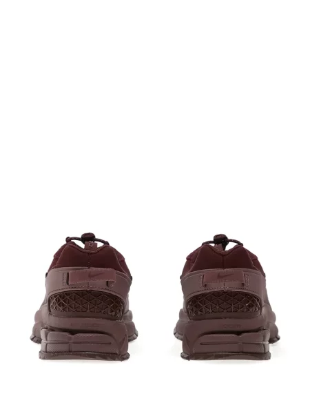 Sneakerși Nike Vomero cu șireturi din dantelă negru