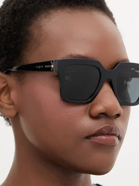 VOGUE Eyewear Napszemüveg fekete