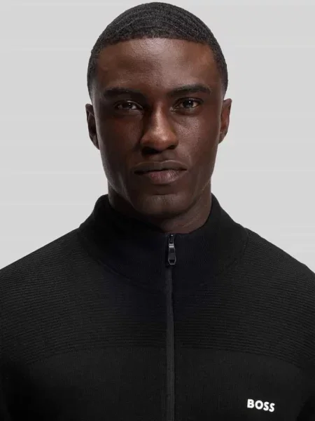 Sweter o kroju regular fit z dodatkiem żywej wełny model KN_Momentum-X QZ' Boss Green czarny