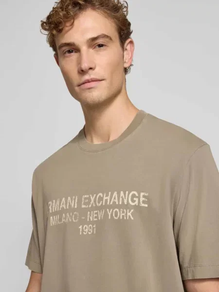 T-shirt o kroju relaxed fit z czystej bawełny z nadrukiem logo Armani Exchange