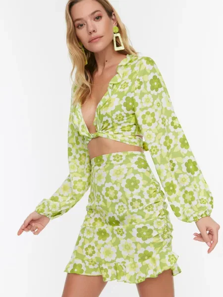 Top Trendyol cu model floral cu imagine gri