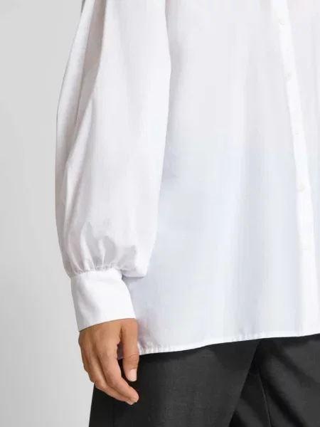 Bluzka koszulowa o kroju relaxed fit z listwą guzikową model ‘MOYALA’ Drykorn biała