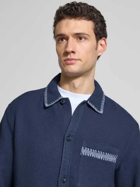 Kurtka koszulowa o kroju relaxed fit z fakturowanym wzorem Scotch & Soda granatowa