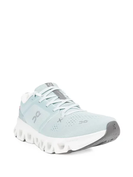 Sneakerși On albastru