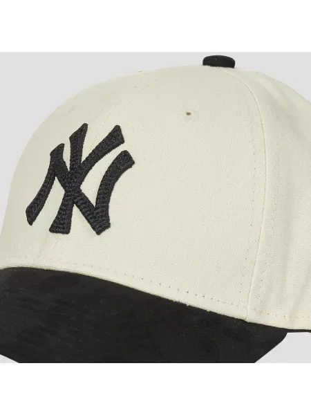 Szarvasbőr baseball sapka New Era fehér