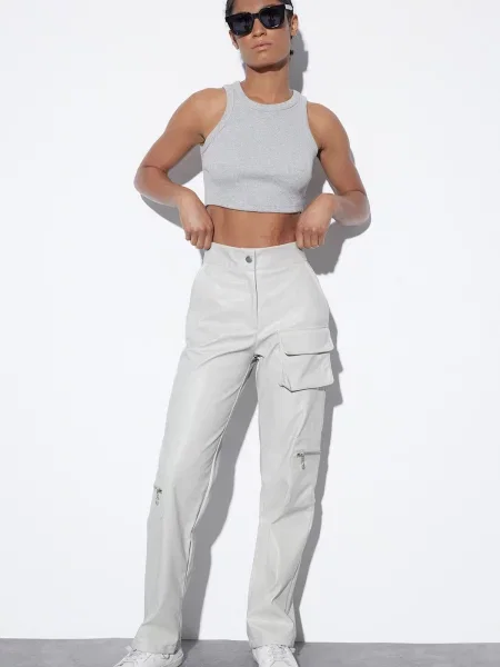 Pantaloni Trendyol din piele cu strasuri țesuți gri