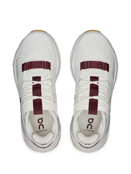 Sneakerși On alb