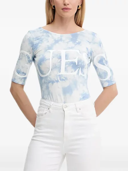 Bodi Guess tie-dye veze s autogramom plava