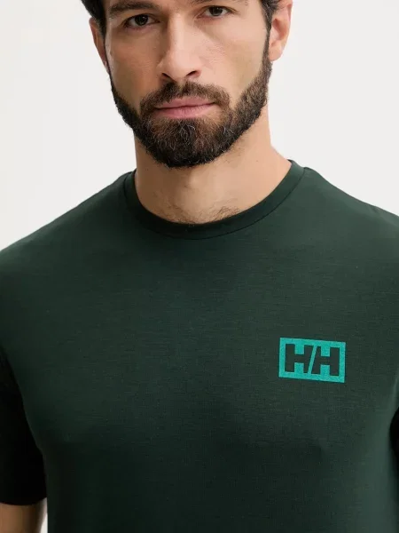 Переработанный футболка Helly Hansen с принтом зеленая