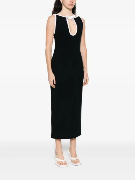 Rochie midi Rowen Rose fără mâneci până la genunchi de costum negru