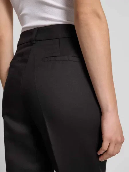 Spodnie do garnituru o kroju tapered fit z kontrafałdami Black Palms czarne