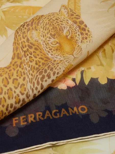 Fular Ferragamo de mătase cu imagine