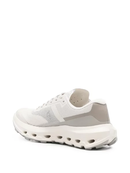 Sneakerși On plasă