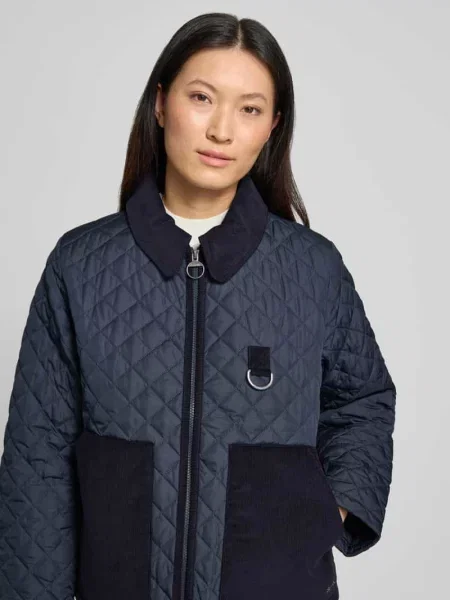 Kurtka pikowana w kroju regular fit z naszytymi bocznymi model AYLESBY' Barbour granatowa