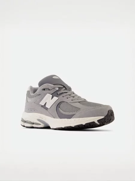 Замшевые повседневные кроссовки New Balance белые