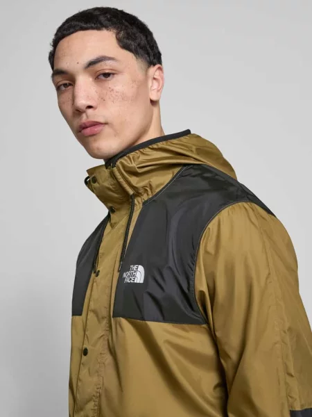 Kurtka w kroju regular fit z nadrukiem z logo model „Mountain” The North Face zielona