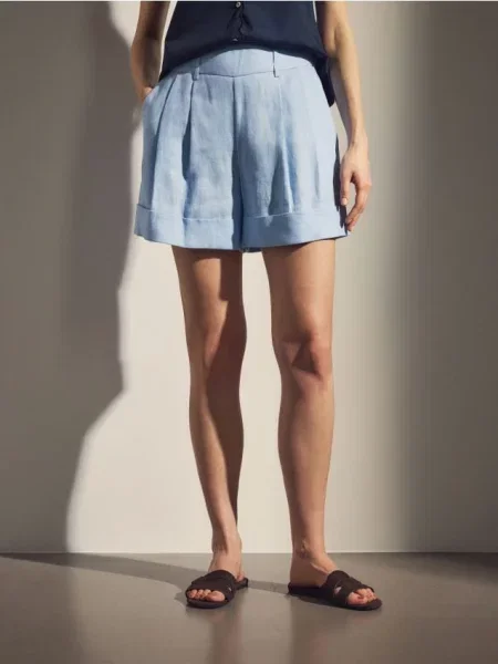 Reserved Pantaloni scurți de in albastru-deschis albastru