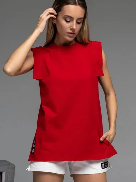 Женская трикотажная футболка червона