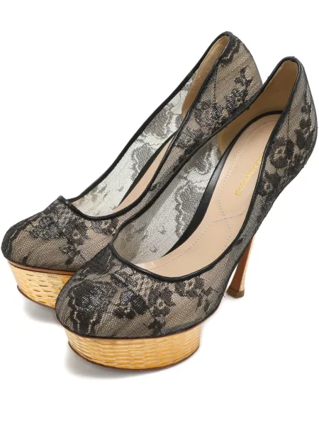 Полуотворени обувки Nicholas Kirkwood на платформе с дантела черно