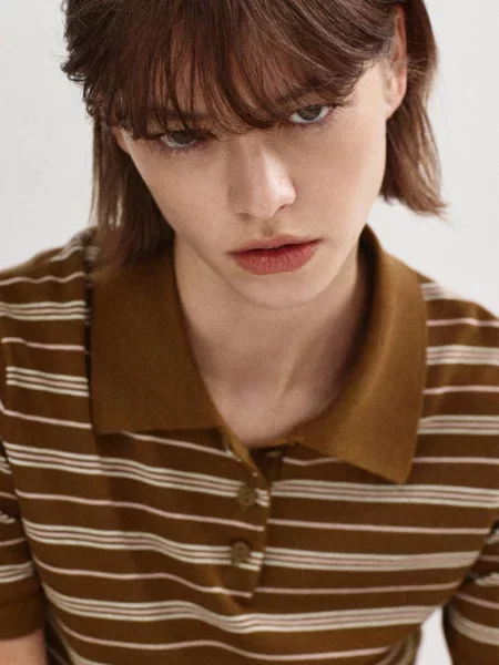 Sweter z dzianiny z kołnierzykiem polo karmelowy brąz Kobieta XXS MANGO