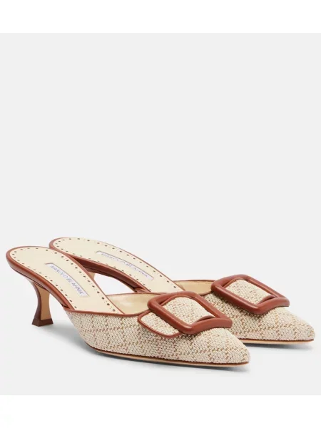 Papuci tip mules Manolo Blahnik din piele bej