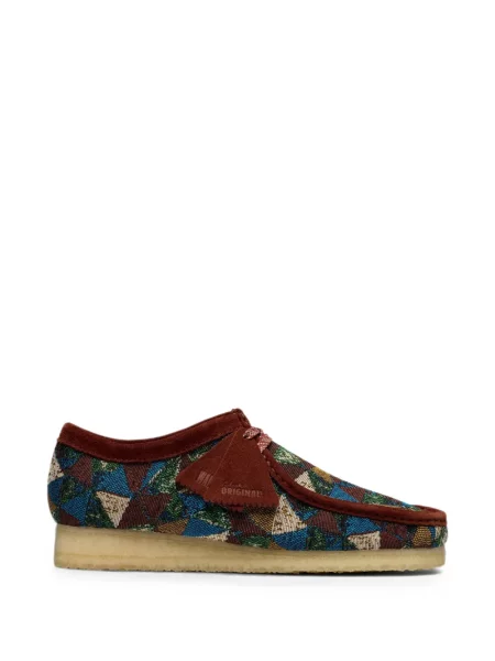 Ghete desert Clarks Originals cu imprimeu geometric maro