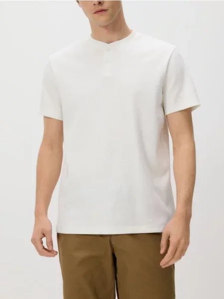 Reserved Tricou Henley croială clasică crem