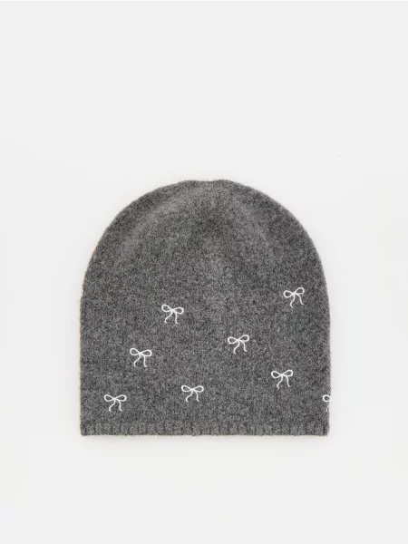 Reserved Șapcă din tricot cu broderie deschis gri
